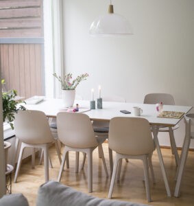 DIY Hay pöytä – Näin teimme itse ruokapöydän ikilevystä!