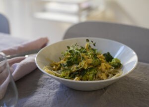 Kylmäsavulohi-parsakaalipasta