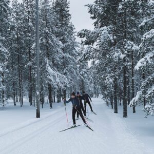 Hiihdon aloitus ja hiihtovälineiden hankinta – kysymyksiä ja vastauksia